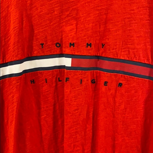 ❗️BOGO❗️Tommy Hilfiger T-Shirt - Picture 4 of 7